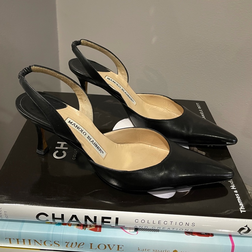 Monolo Blahnik Carolyne Leather Slingback Pump